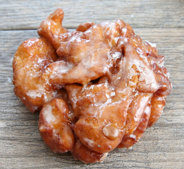 close-up photo of an apple fritter