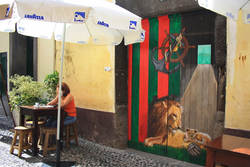 Окна, ставни, витражи, двери и ворота (фото)