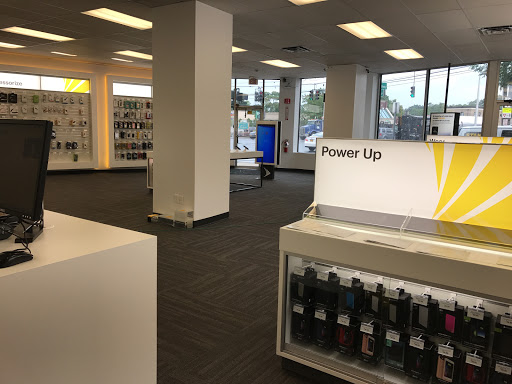 Cell Phone Store «Sprint Store at RadioShack», reviews and photos, 1975 Wantagh Ave, Wantagh, NY 11793, USA