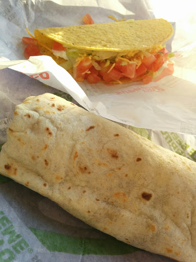 Mexican Restaurant «Taco Bell», reviews and photos, 950 W El Camino Real, Mountain View, CA 94040, USA