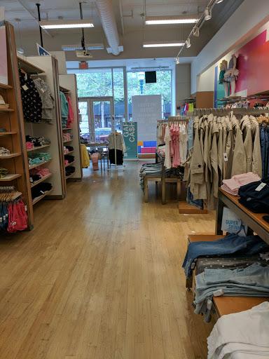 Clothing Store «Gap», reviews and photos, 1225 Pacific Ave, Santa Cruz, CA 95060, USA