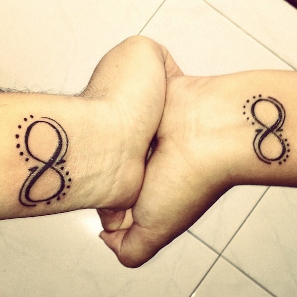 infinity_melhor_amigo_tatuagem_nos_pulsos