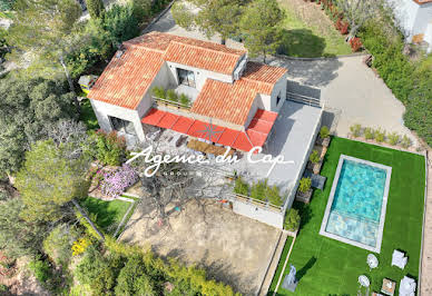 Villa with pool 9