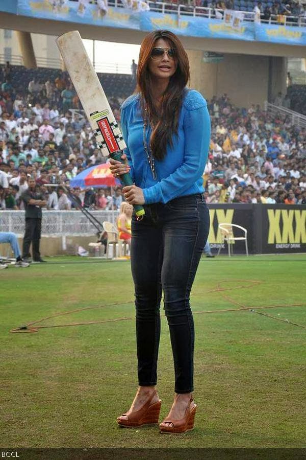 Jai Ho actress Daisy Shah during the Celebrity Cricket League 2014, held at the DY Patil Stadium, in Mumbai, on January 25, 2014. (pic: Viral Bhayani)