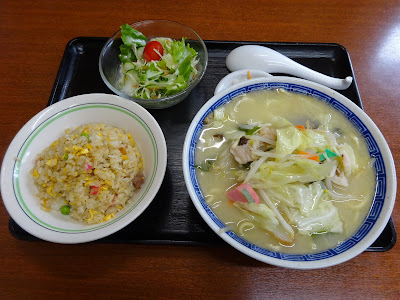 ちゃんぽんと半チャーハン