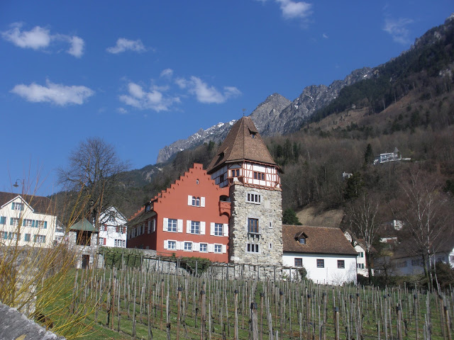 Liechtenstein Travel Guide Roaming Robert