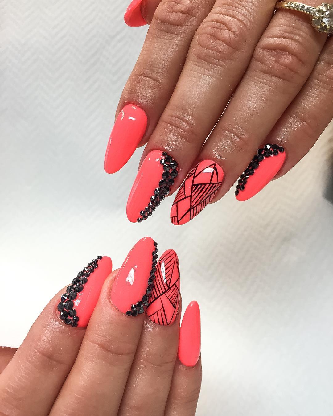 Top 30 Luxury Almond Shaped Nails Art For 2018 - Fashionre