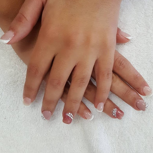 Best Nails & Spa logo