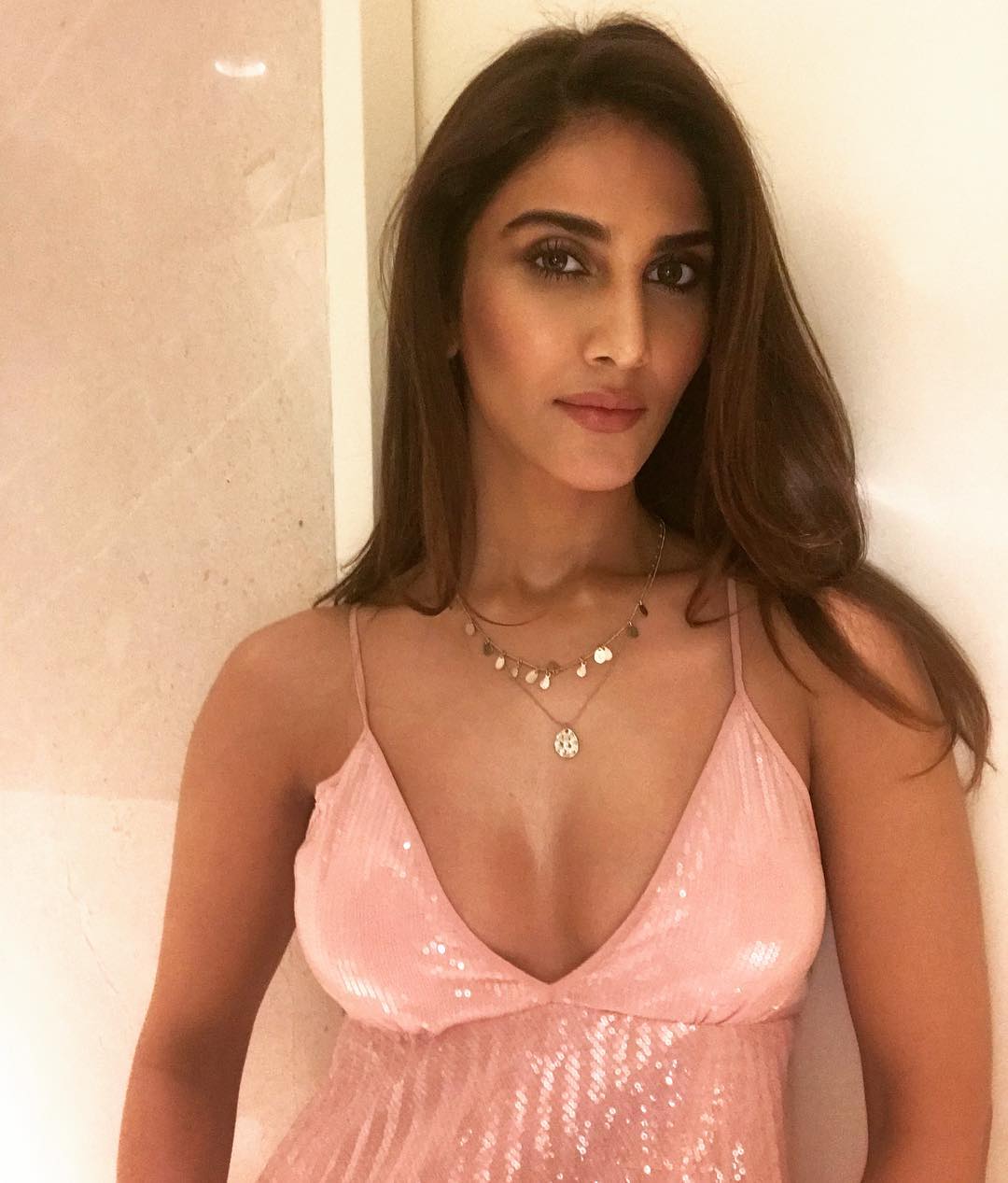 Vaani Kapoor cleavage hot actress