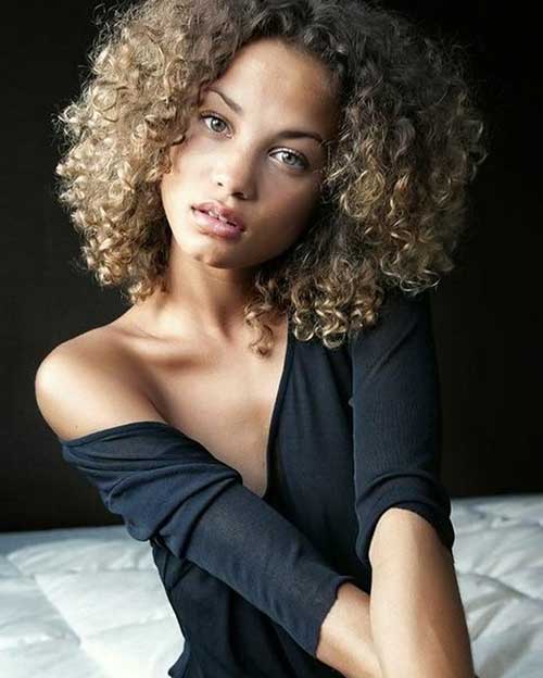 Charming Short Natural Thick Curly Hairstyle Fas picture pic