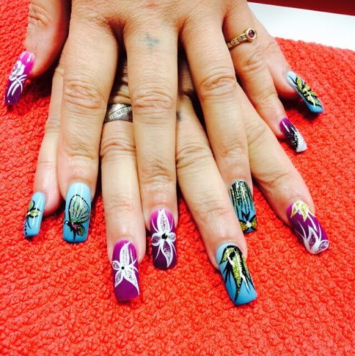 Nhung Nails logo