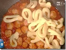 Anelli al ragù di polpettine