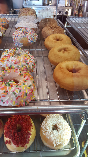 Donut Shop «Sweet Retreat Donuts», reviews and photos, 924 Pacific Coast Hwy, Long Beach, CA 90806, USA