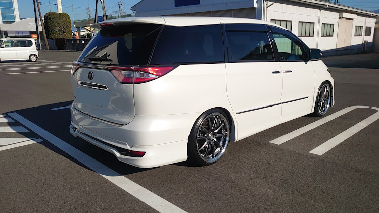 エスティマのともさんさんが投稿したカスタム事例の投稿画像1枚目