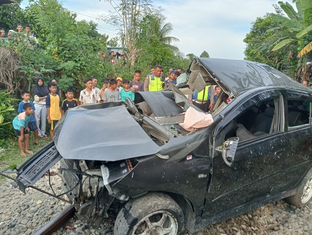  Polres Tebing Tinggi Tangani Kecelakaan Kereta Api Kontra Minibus 