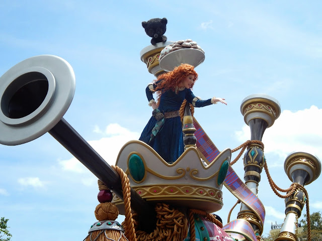 New Disney World Parade: Festival of Fantasy. Merida blows kisses to the crowd.