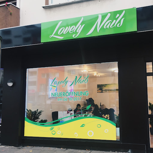 Lovely Nails logo