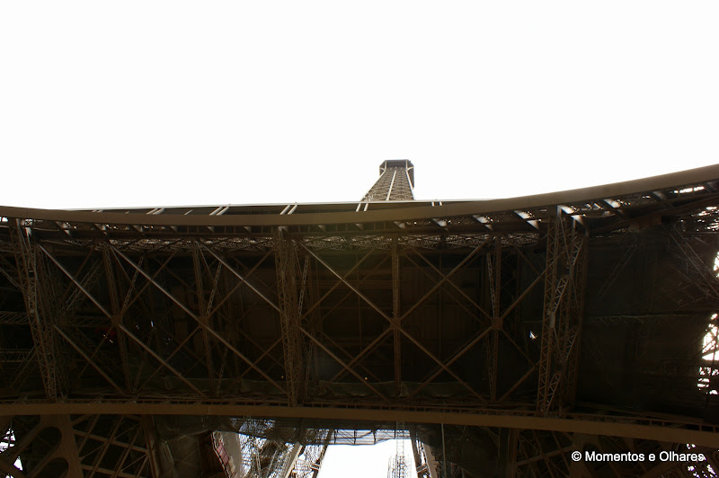 A torre vista desde abaixo