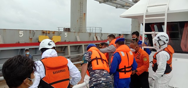 Bakamla RI Beri Bantuan Medis ABK Kapal AS Positif Covid-19 di Perairan Natuna