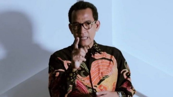 Refly Harun Sebut Jika Jokowi Tak Mau Turun: 2024 Bakal Diturunkan Rakyat Itu Konstitusional