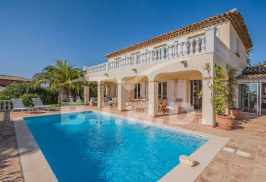 Villa with pool and garden 5