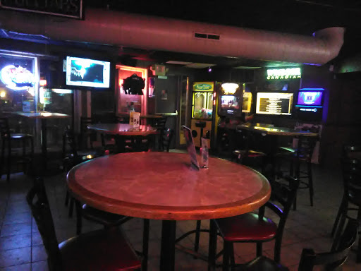 Bar «Tracks Sports Bar», reviews and photos, 1964 University Ave W, St Paul, MN 55104, USA