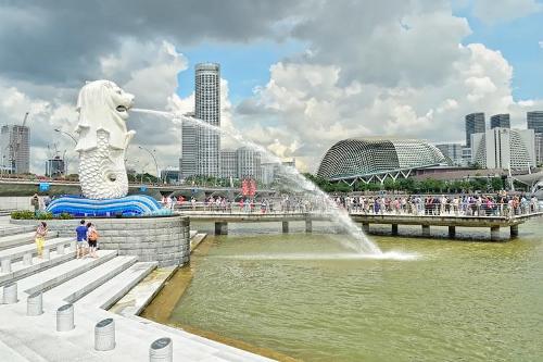 TouristsatMerlionPark58581440476708