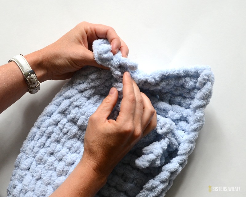 [chunky+crocheted+scarft+tutorial+loop%5B4%5D]