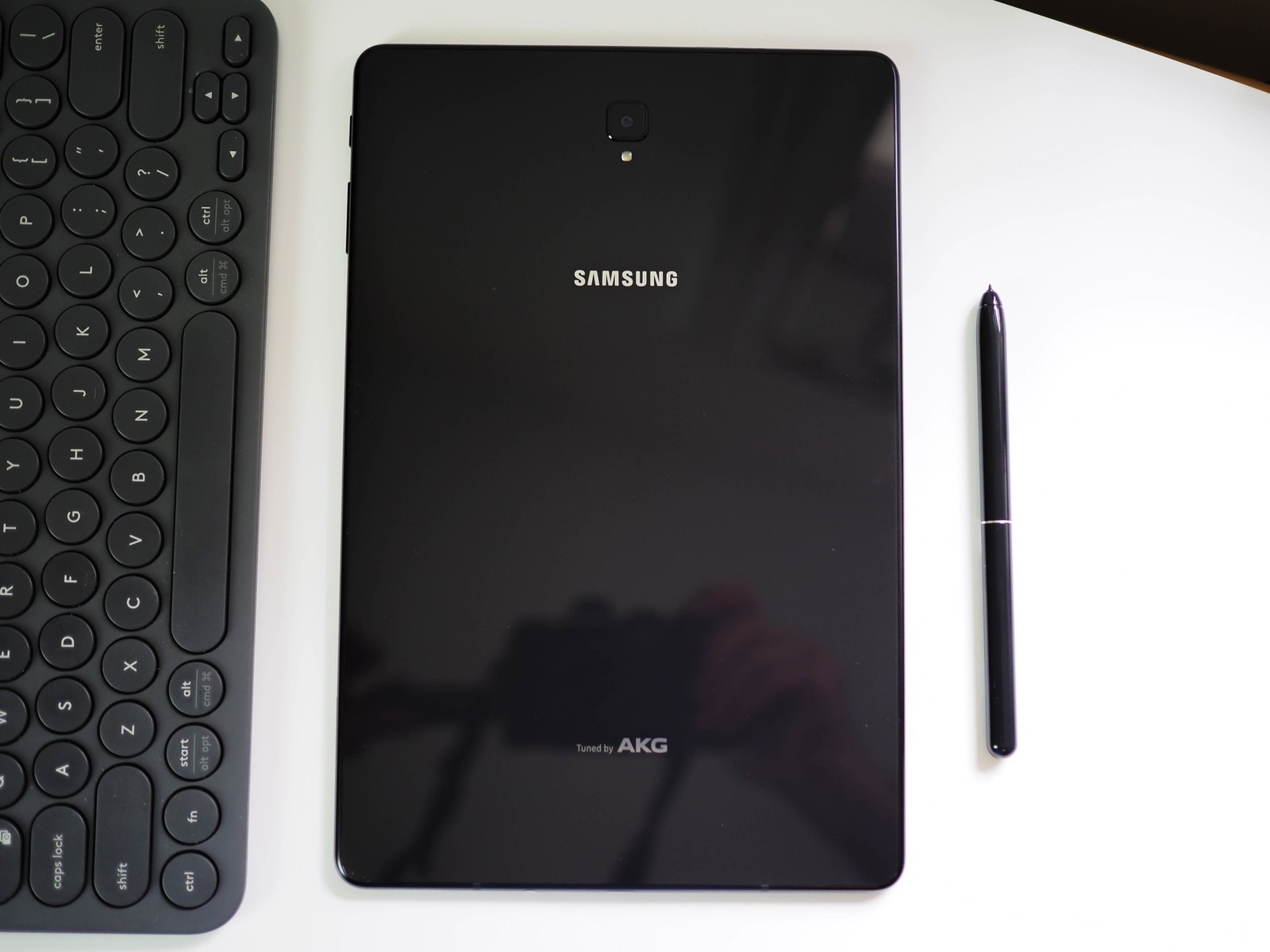 تابليت Galaxy Tab S4 المميز بمواصفات قوية مع إكسسوارات رائعة جداً