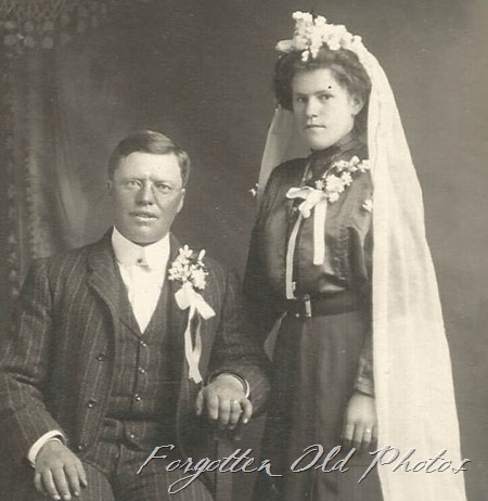 Unknown Bridal Couple Postcard AZO Triangles up DL An 1904 to 1918t