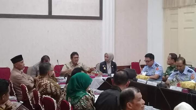 Foto: Focus Group Discussion (FGD). Mahyeldi Sebut Menjaga Keamanan Negara Tugas Kita Semua.