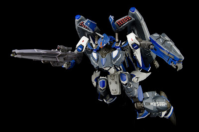 Super_VF-25G_Michael_battroid_03.jpg