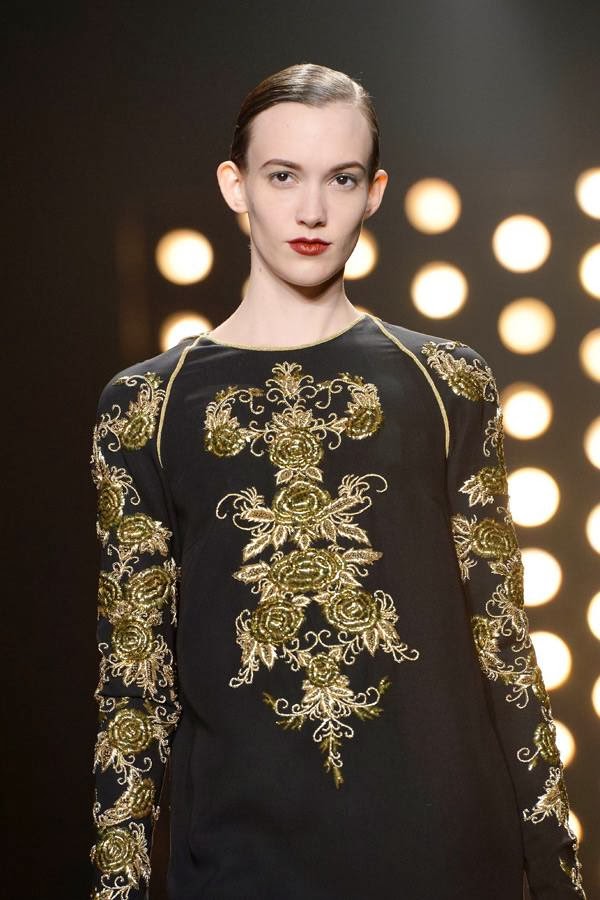 A model presents an outfit by Naeem Khan during the Mercedes-Benz Fashion Week Fall/Winter 2014 shows February 11, 2014 in New York.