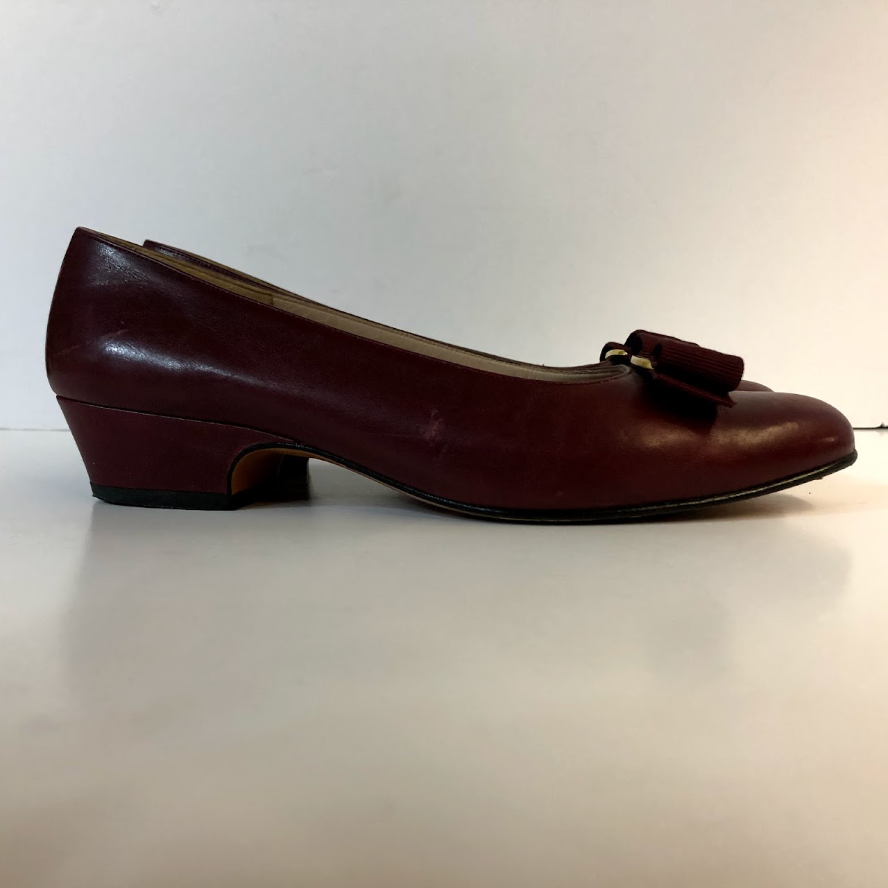 Salvatore Ferragamo Classic Pumps in Burgundy