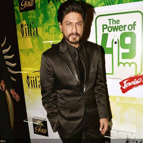 B town's King Khan aka  Shah Rukh Khan poses for the flashbulbs during the14th International Indian Film Academy (IIFA) 2013 Rocks event, held at The Venetian hotel in Macau, on July 5, 2013. (Pic: Viral Bhayani)