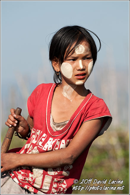 파일:external/photo.lacina.net/image-3550-girl-with-thanaka-inle-lake-myanmar-burma.jpg