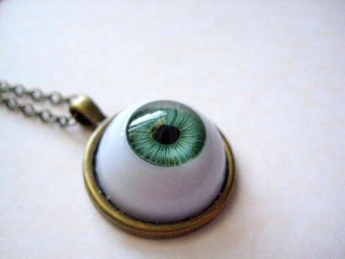 Green Eyeball Necklace [SOURCE]