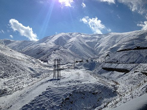 Schnee auf der Nordseite des Elburs-Gebirge, Chalus-Road, Iran