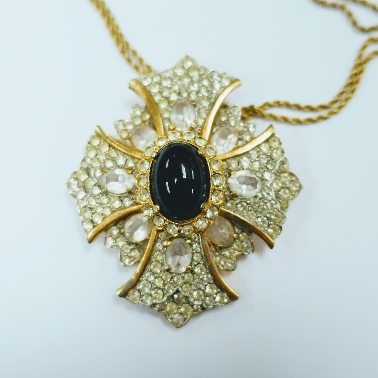 Kenneth Jay Lane Pendent/Brooch Necklace