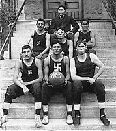 파일:external/upload.wikimedia.org/170px-Native_American_basketball_team_crop.jpg