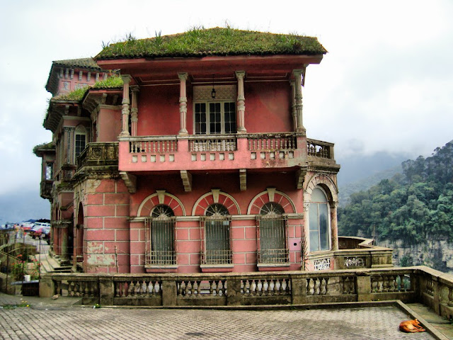 Hotel del Salto, na cascata dos suicidas