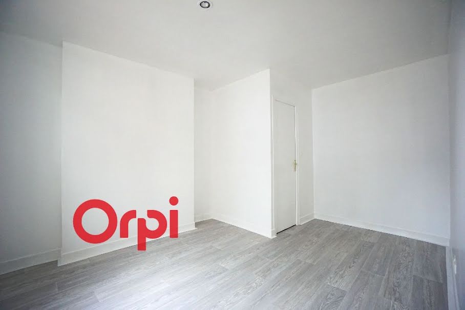 Location  appartement 2 pièces 28 m² à Bernay (27300), 375 €