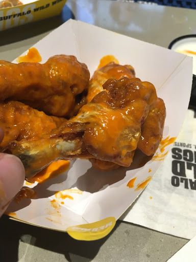 Chicken Wings Restaurant «Buffalo Wild Wings», reviews and photos, 150 Gravois Bluffs Cir Dr, Fenton, MO 63026, USA