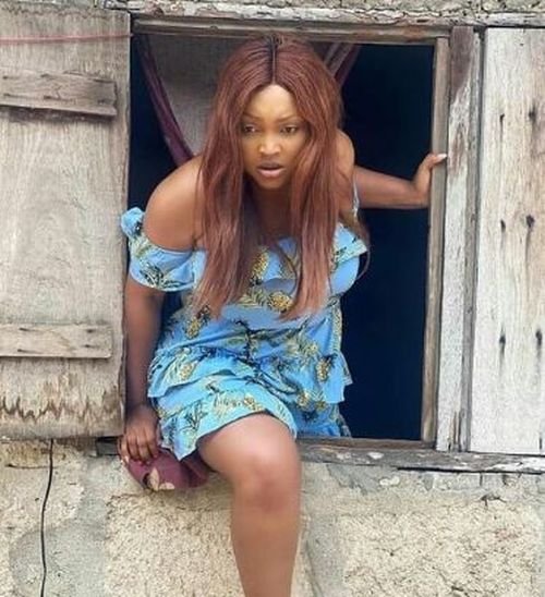 PHOTO OF THE DAY!! Who Can Give The Best Caption To This Mercy Aigbe Picture? (Best Caption Wins)