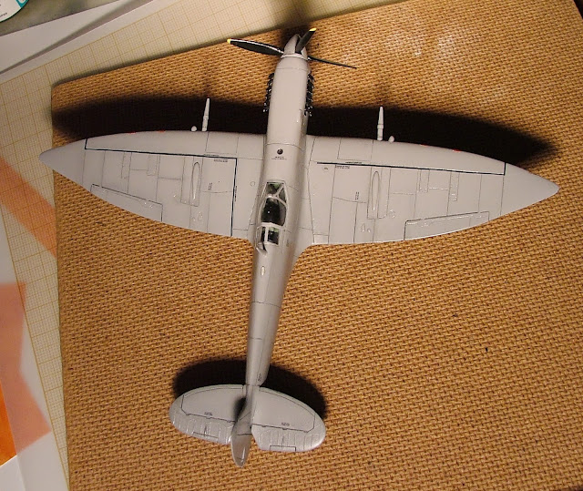 [AZmodel] Supermarine Spitfire Mk VII  - Page 3 DSCF6978