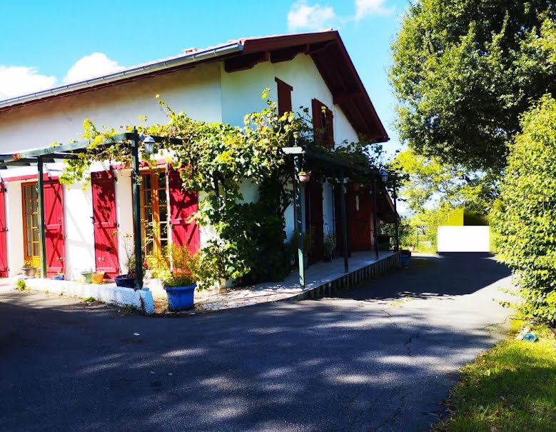 Vente ferme 5 pièces 173 m² à Urcuit (64990), 472 500 €