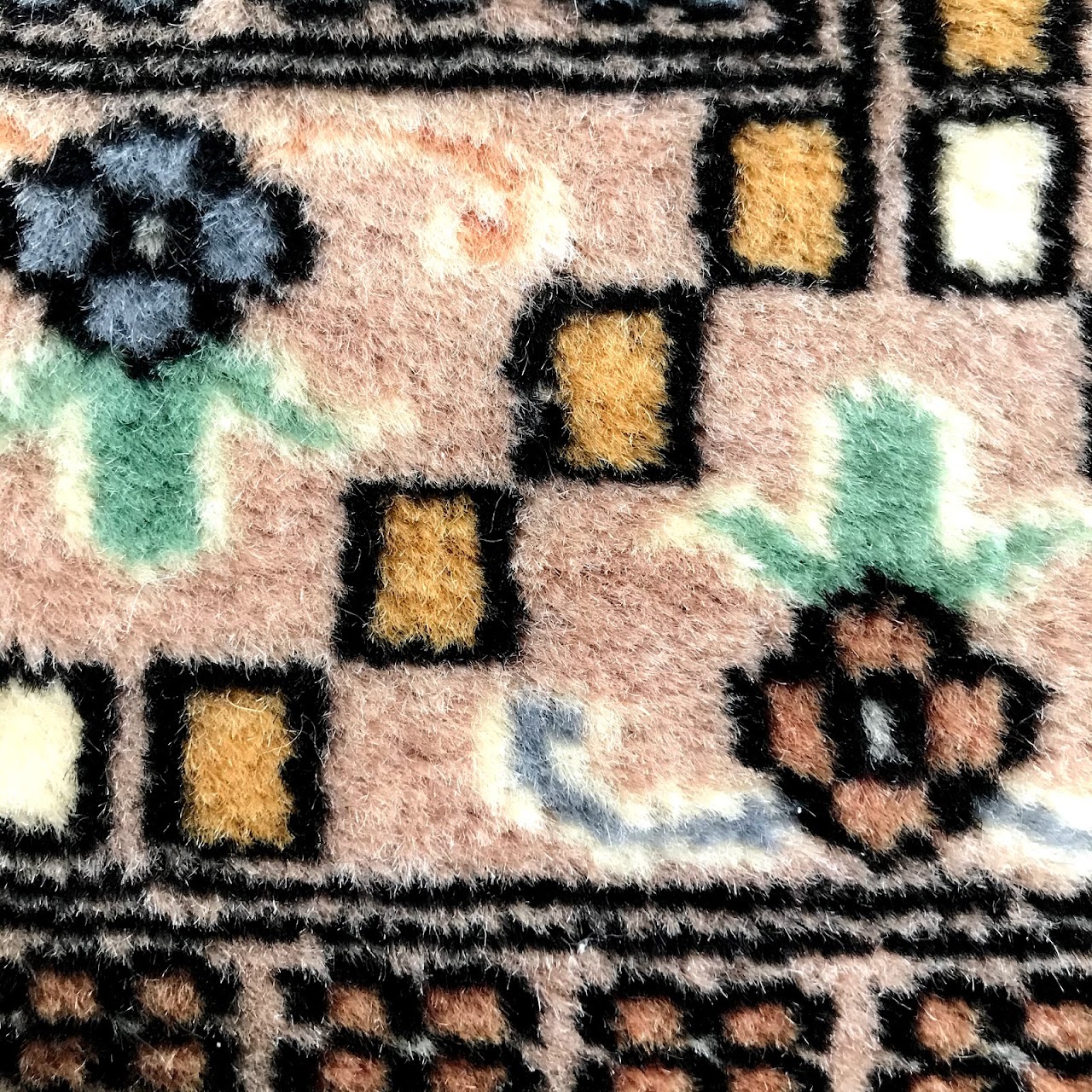 Wool Vase and Pendant Area Rug
