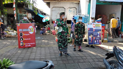 Tetap Konsisten, Personel Kodim 1617 Jembrana Terus Beri Himbauan Dan Edukasi Agar Masyarakat Selalu Patuhi Prokes 