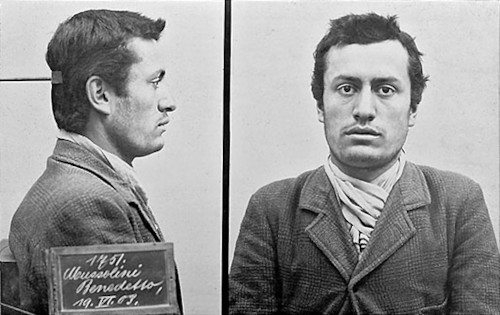 파일:external/upload.wikimedia.org/Benito_Mussolini_mugshot_1903.jpg