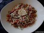 Ensalada de gulas, champiñones y queso de cabra